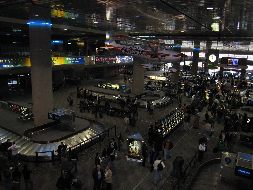 Las Vegas Airport Very chaotic and many gaming machines