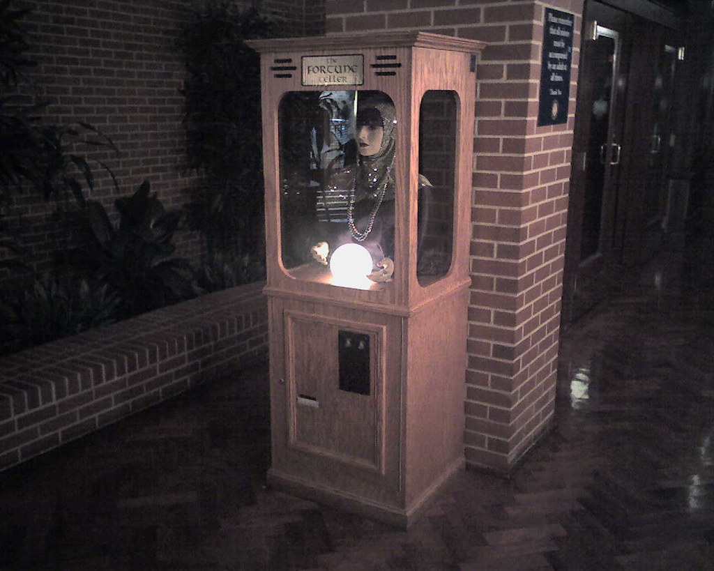 Fortune Teller Arcade Machine Automated fortune teller on … Flickr