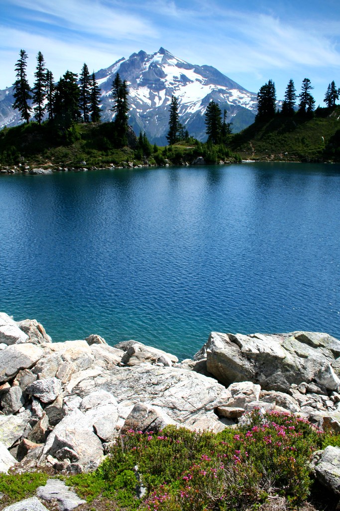 Lake Byrne and Glacier Peak (3) Glacier Peak (10,528ft) an… Flickr