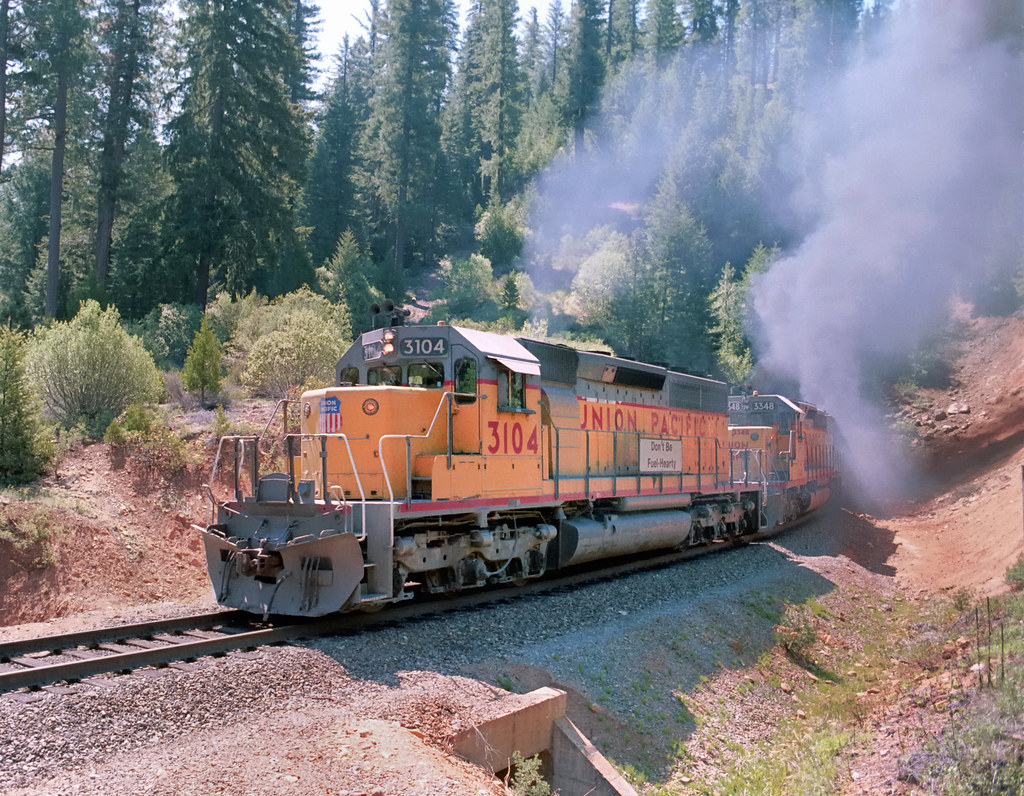 3,000 horsepower EMD-built SD40 locomotive 3104 leads a Un… | Flickr