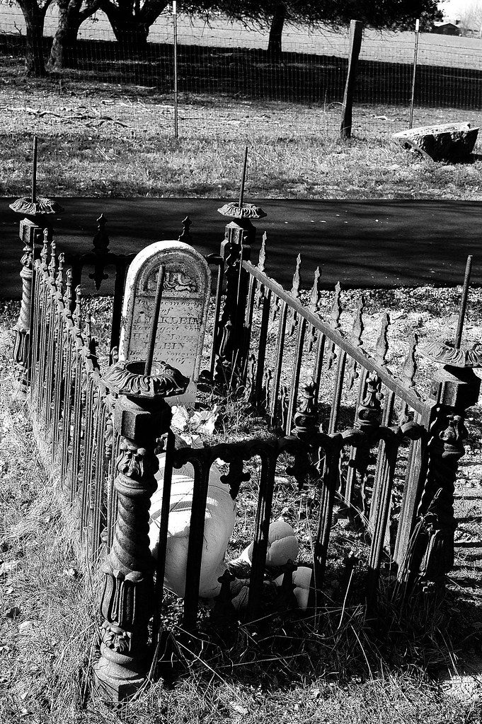 Oak Grove Cemetery Old gravesite with interesting metal fe… Flickr