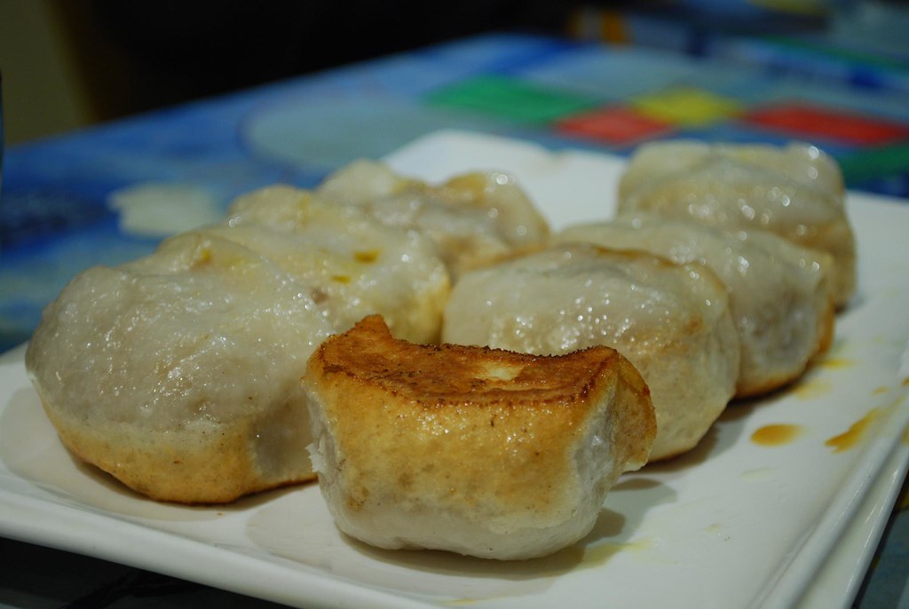 牛肉锅贴 Panfried Beef and Carrot Dumplings Shanghai Noodle AUD7.50 for 8