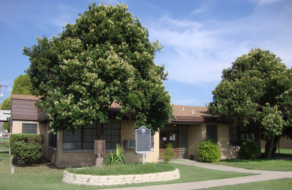 Iraan, Texas City Hall I think that this building is the I… Flickr