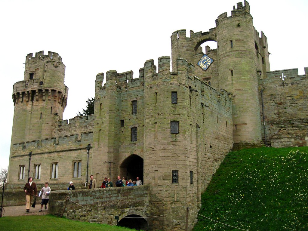 Warwick Castle Warwick Castle's Gate House entrance. Warwi… Flickr