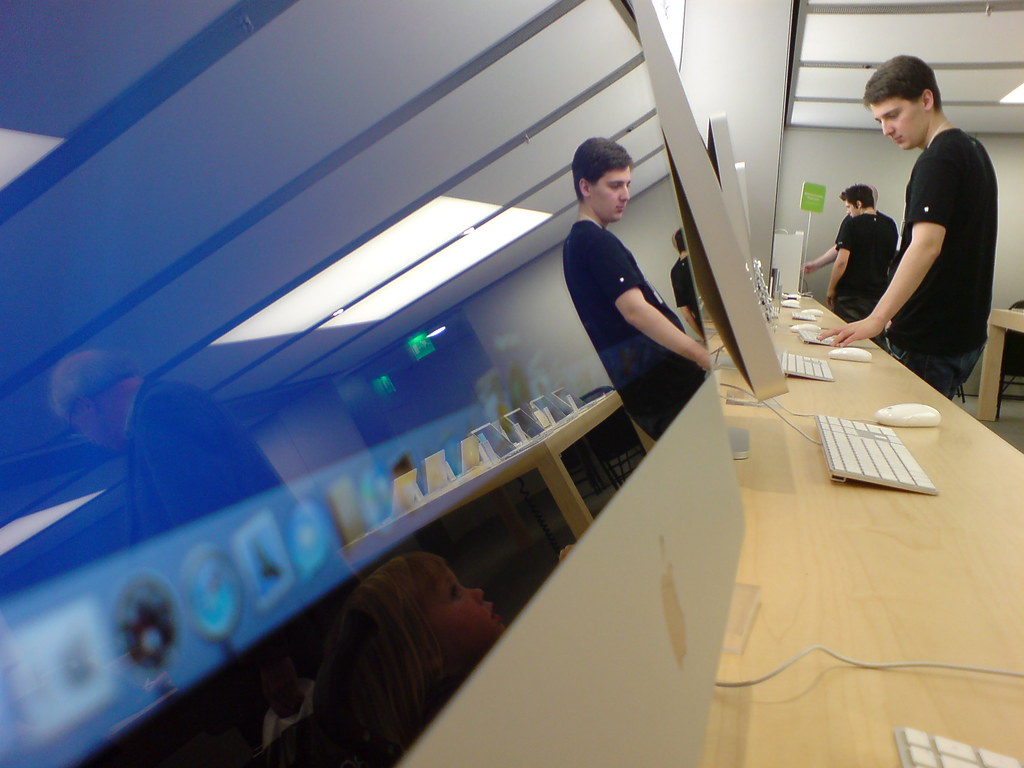 iMac 24" iMac, Glasgow's Apple Store Mark Hunter Flickr