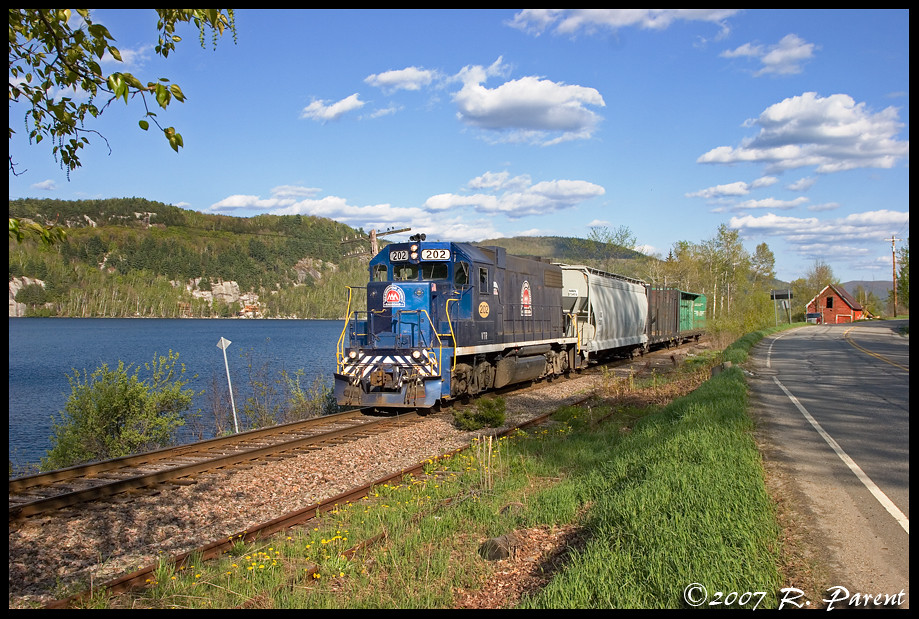Passing Crystal Lake Barton, VT A northbound Vermont Rail… Flickr