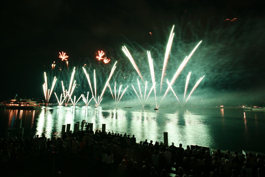 _MG_5425 Geneva Fireworks 2007 click on picture and view… Flickr