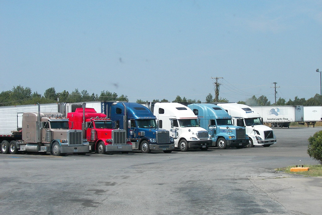 Madisonville, KY At the truck stop on the way home... greeblie Flickr