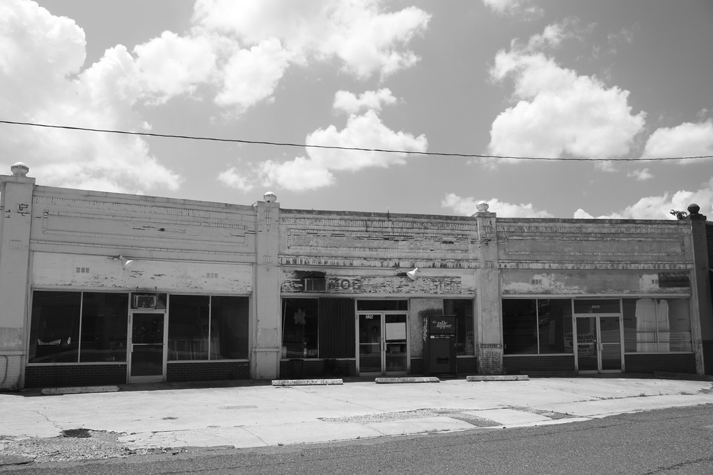 IMG_6657 Abandoned businesses on Market St. Mt. Airy, NC… Adam