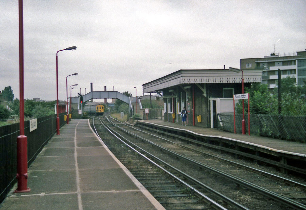 South Acton Station 1 Sept 1986 Tim Brown Flickr