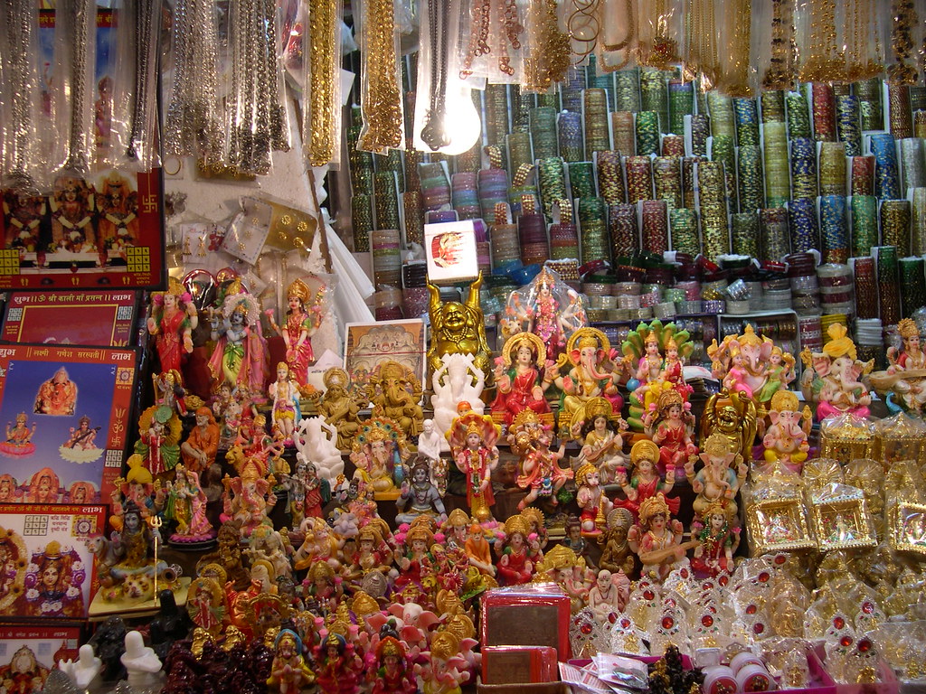Mahalakshmi Temple Entrance Shop, Mumbai The shop selling … Flickr
