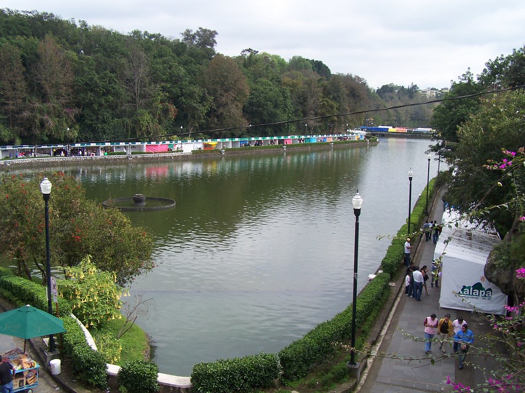 Lago artificial Paseo de Los Lagos en Xalapa, con las buga… Flickr