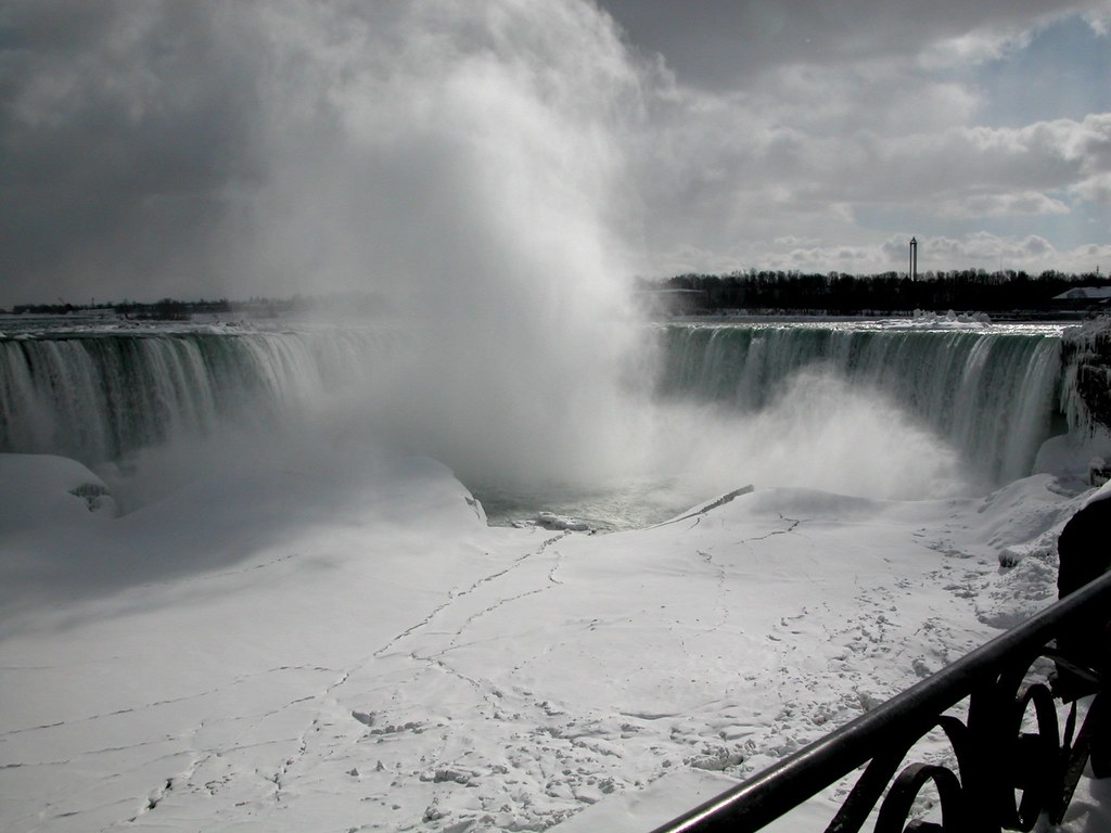Horseshoe Falls misting The Horseshoe Falls at Niagara. Sp… Flickr