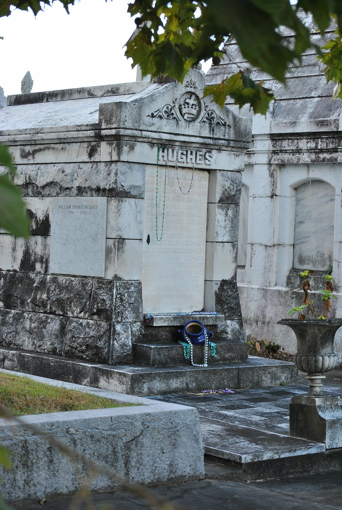 Metairie Cemetery Metairie Cemetery has the largest collec… Flickr