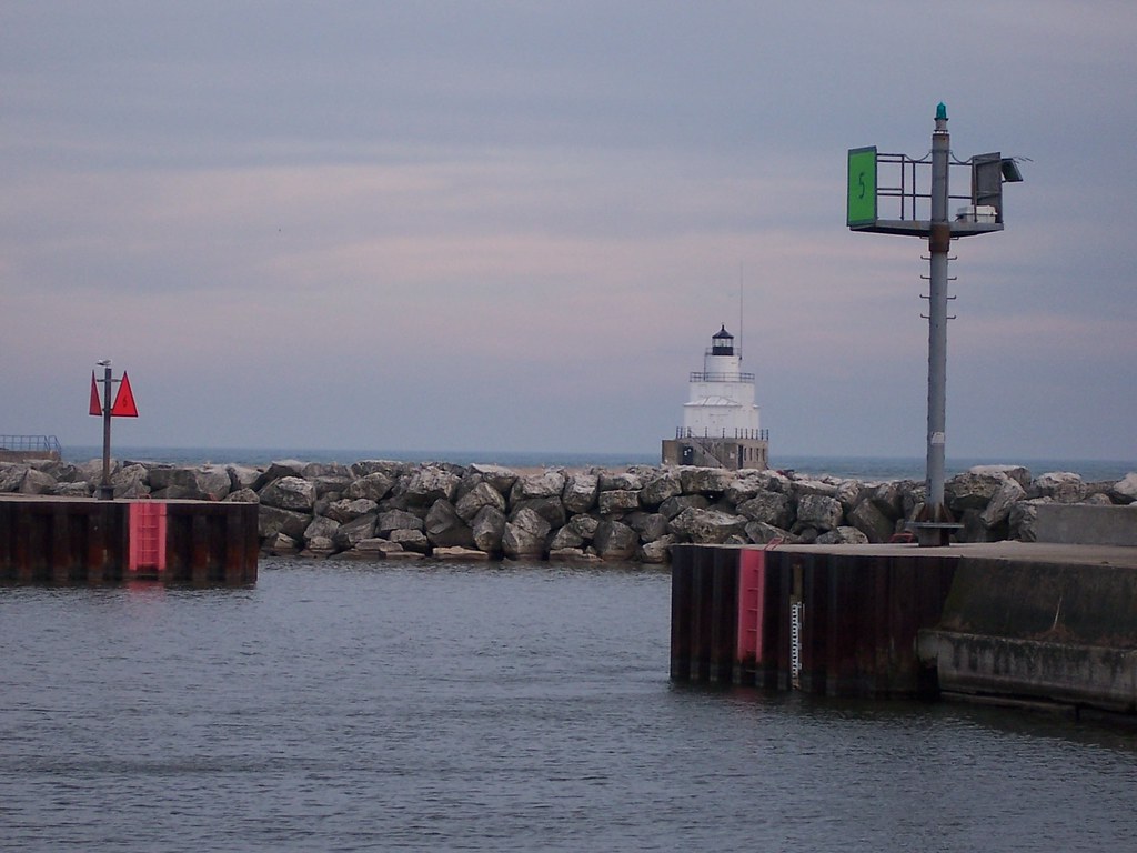Manitowoc A lighthouse in Manitowoc, WI. John Flickr