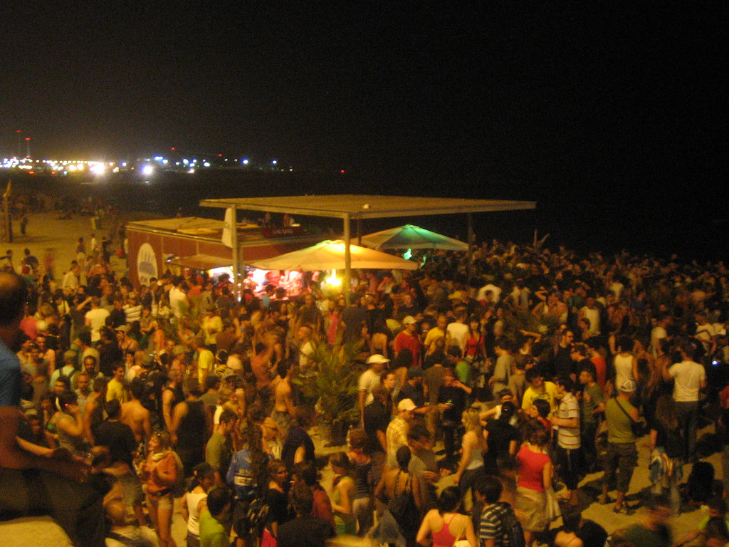 Barcelona Beach Party Barcelona knows what's up when it co… Flickr