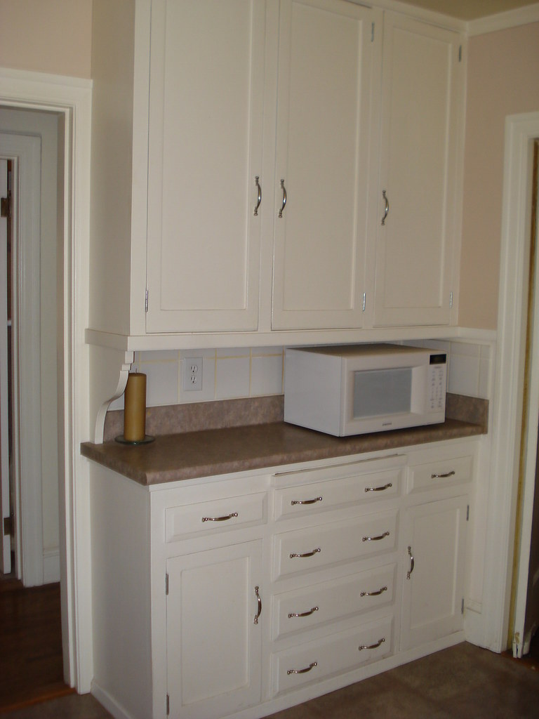 August 07 151 Extra in kitchen taranicholle Flickr