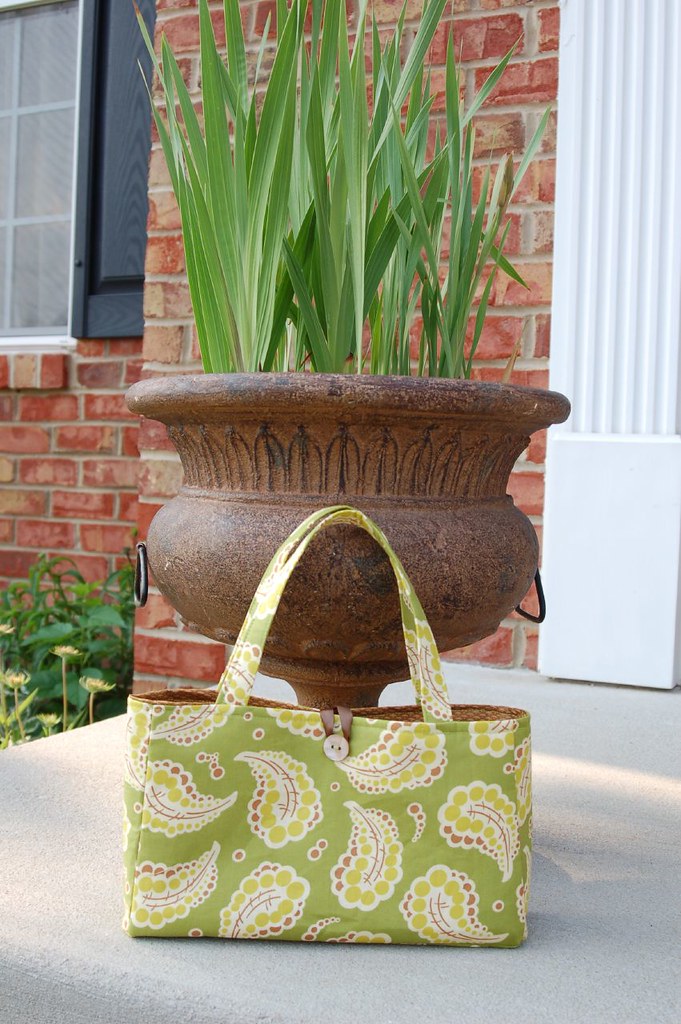 Green Amy Butler purse Fabric is Freshcuts, pattern is Amy… Flickr