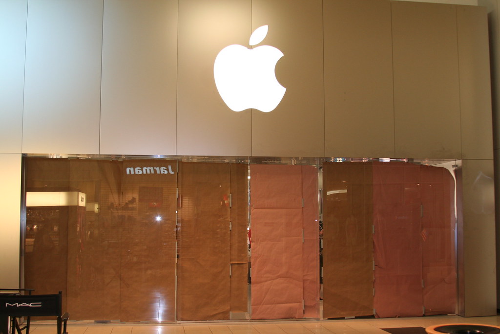 Apple Fresno Fashion Fair This is the front of the new App… Flickr