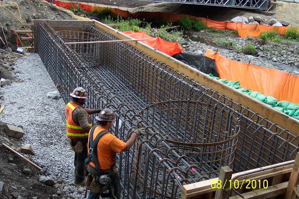 Building the west bridge abutment This is the new west bri… Flickr