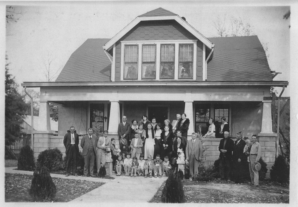 Sandusky Family, Fall 1931 At Aunt Annie's house, Adair Co… Flickr