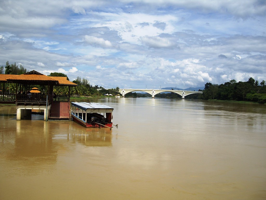 sungai tempias aktiviti di Sungai Perak gigibiru