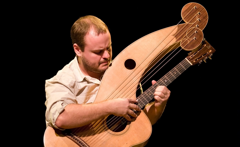 Andy McKee playing his harp guitar American fingerstyle gu… Flickr