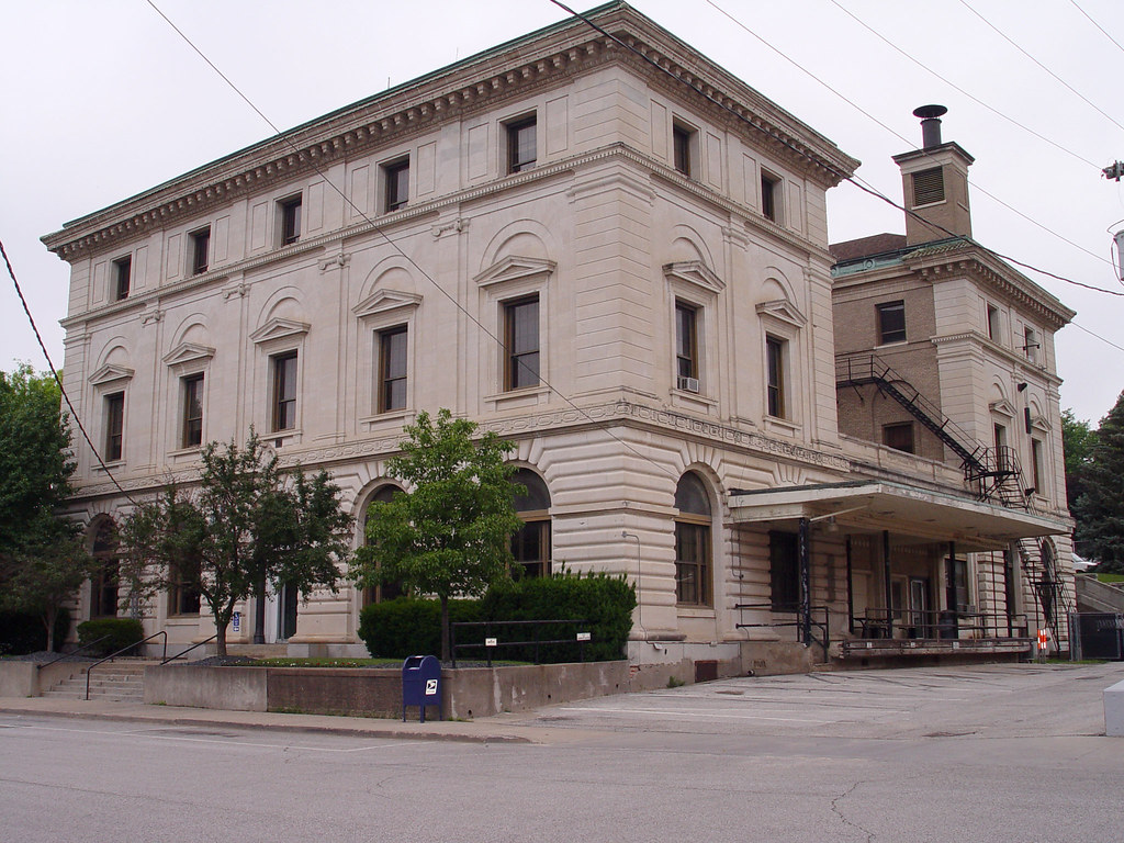 DSC04234_E1 Ottumwa Iowa...City Hall Building BRivey Flickr