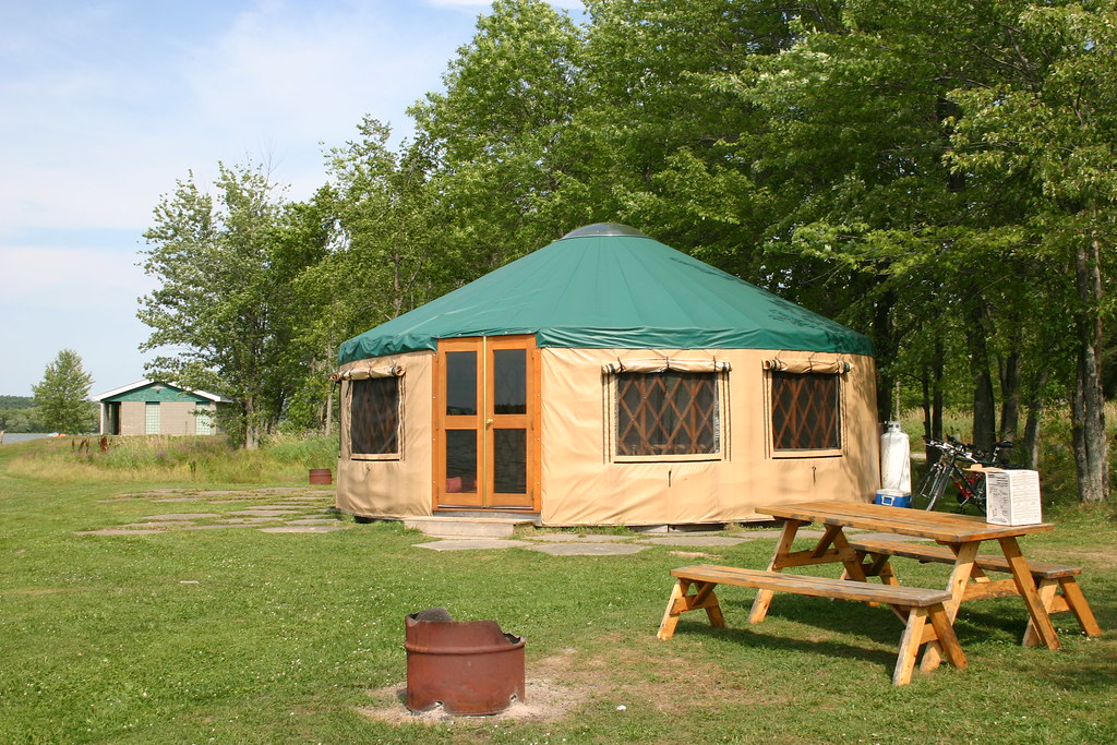 Yourte au Parc de plaisance Yourte à Plaisance joseetremblay Flickr