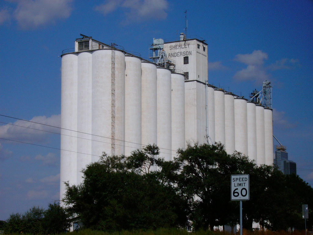 Grain Elevator (Lazbuddie, Texas) Lazbuddie is a small com… Flickr