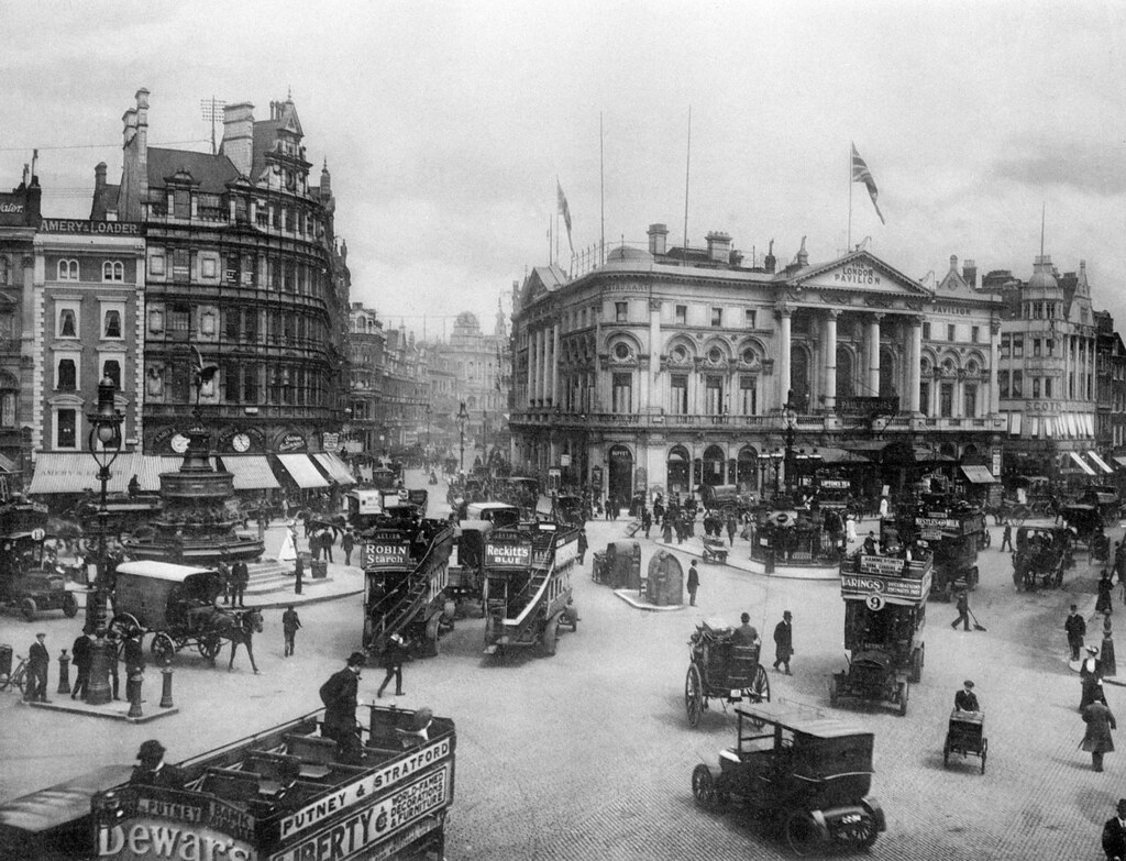 Piccadilly Circus a photo on Flickriver