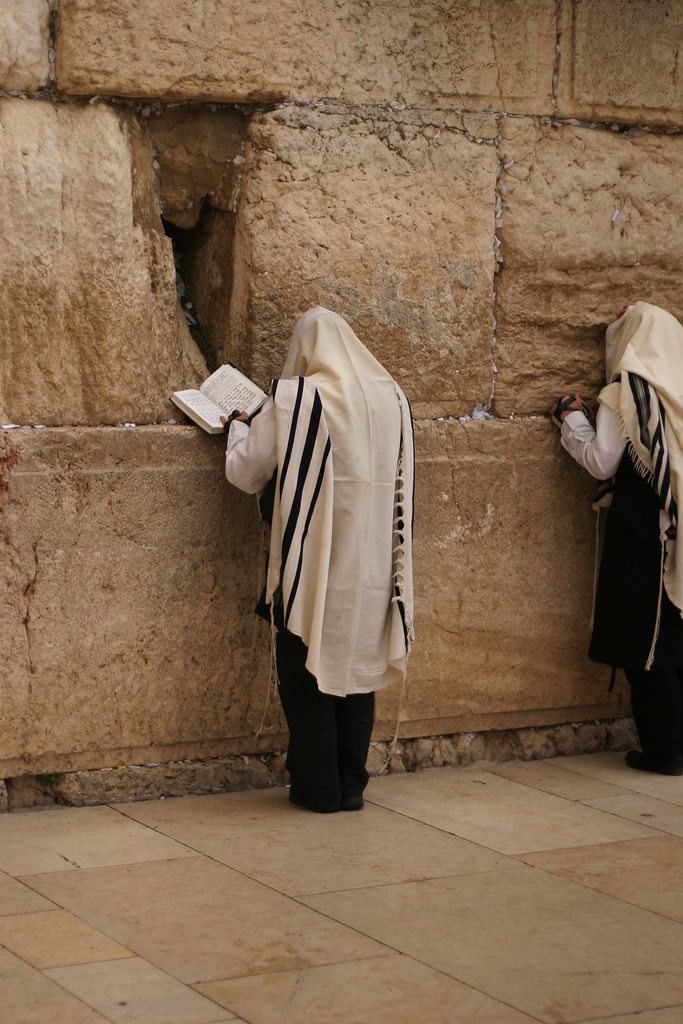 IMG_0020 Man praying at the Western wall in a traditional … Flickr