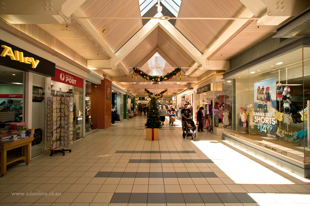 Mid Valley Shopping Centre The interior of Mid Valley Shop… Flickr