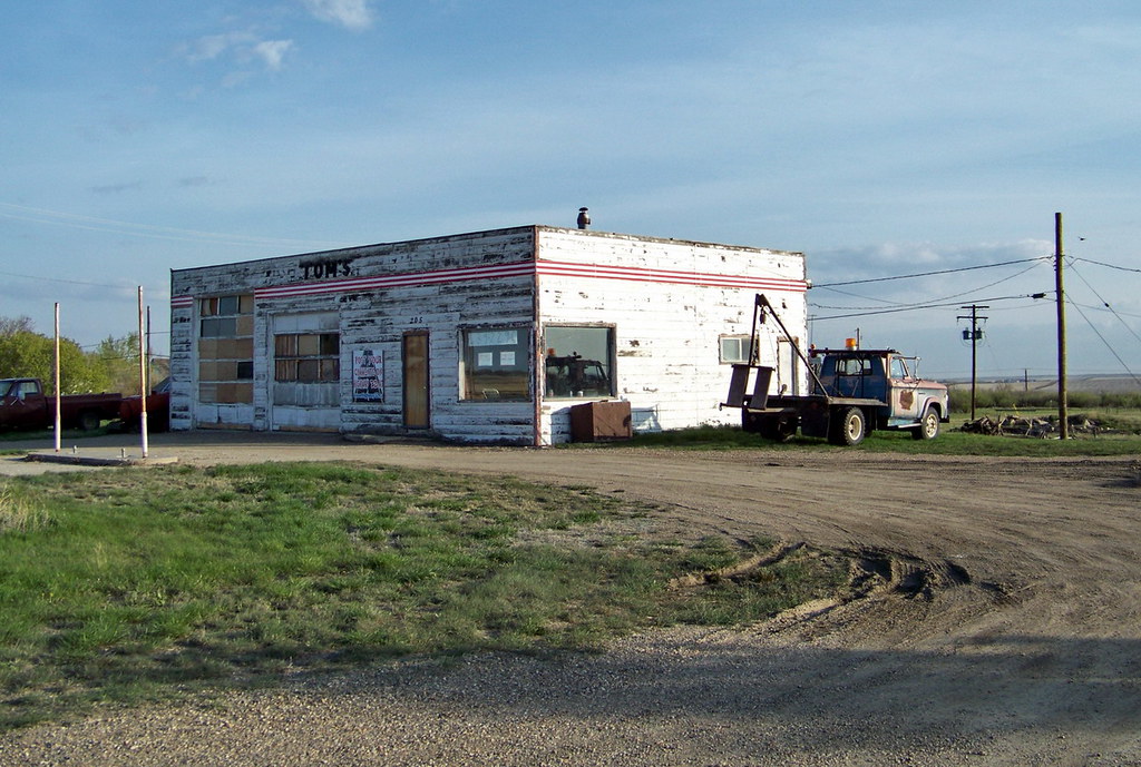 SK10e030 Tom's Garage, Lancer Saskatchewan 2010 Tom's Gara… Flickr
