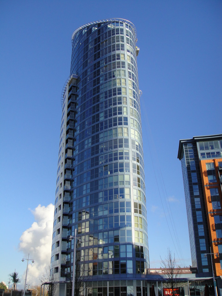 The "Lipstick" Tower The "Lipstick" Tower, Gunwharf Quays,… Flickr
