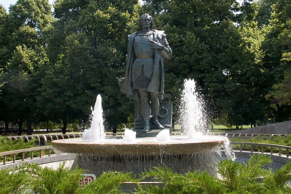 Columbus statue, Arrigo Park, Chicago Barbara Thomas Flickr