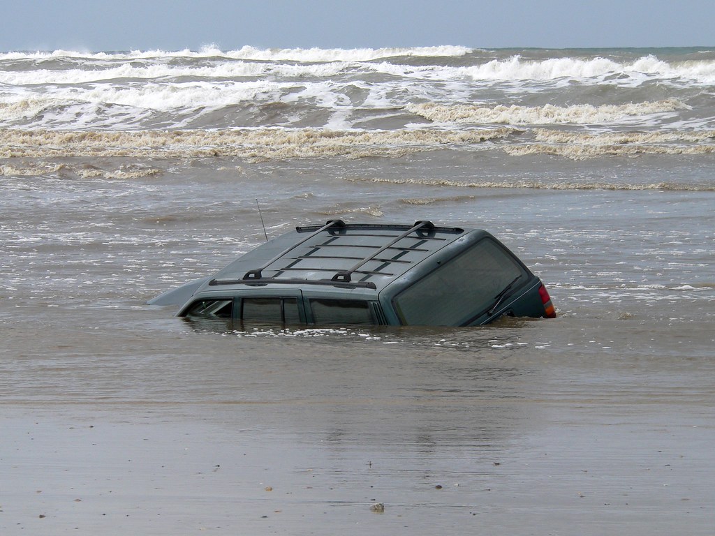 LOSING IT at Pismo Beach's Dangerous Crossingimg02 Flickr