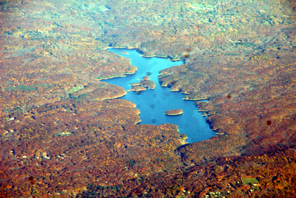 2006_10_27_phlbos_099.JPG Candlewood Lake in fall plumage… Flickr