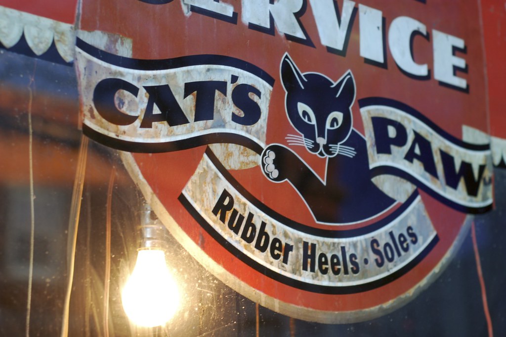 Cat's Paw Shoe repair store, Andersonville p2wy Flickr