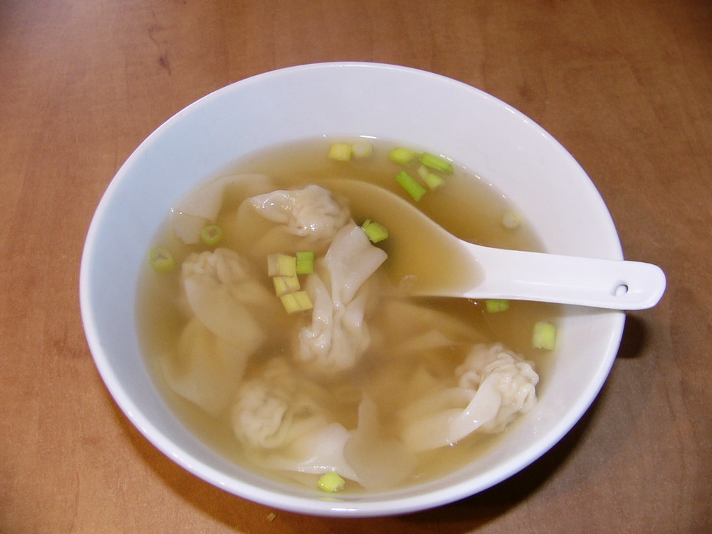 Soupe Won Ton Faite à partir de bouillon en sachet et won … Flickr