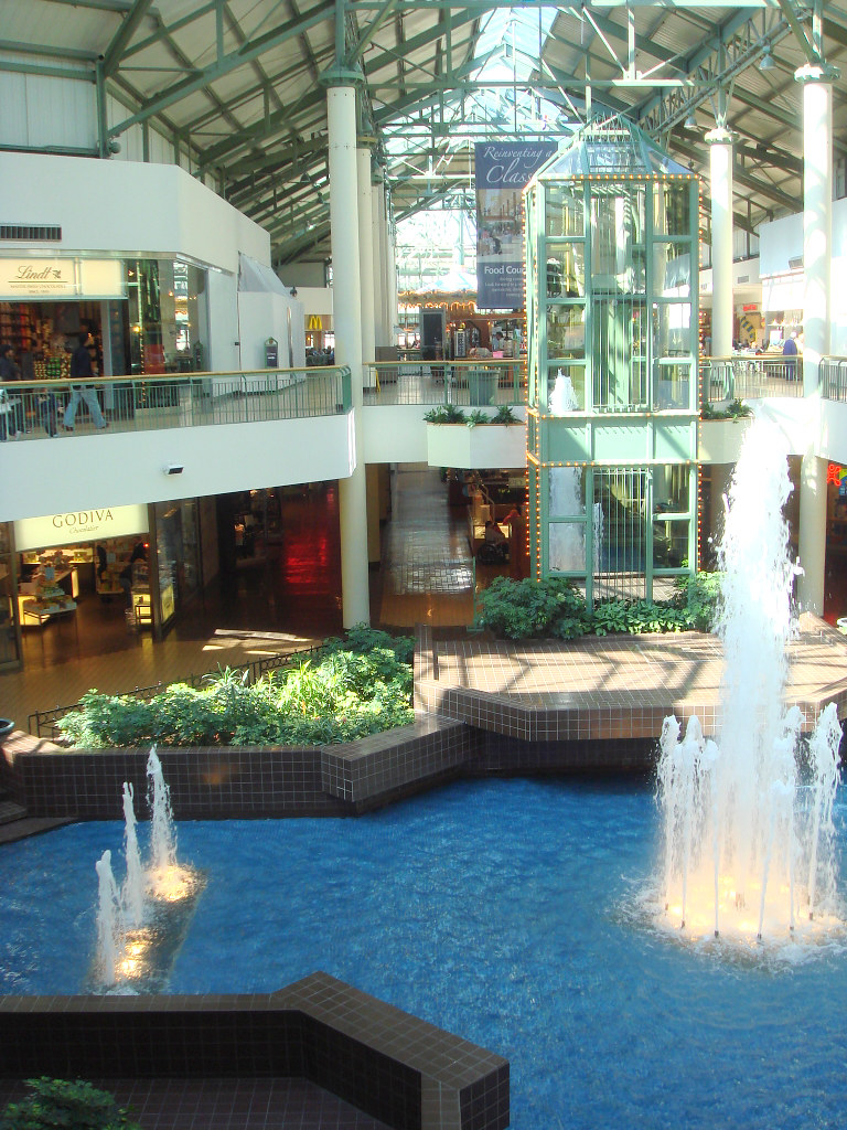 Danbury Fair Mall Center Fountain Court The Caldor Rainbow Flickr