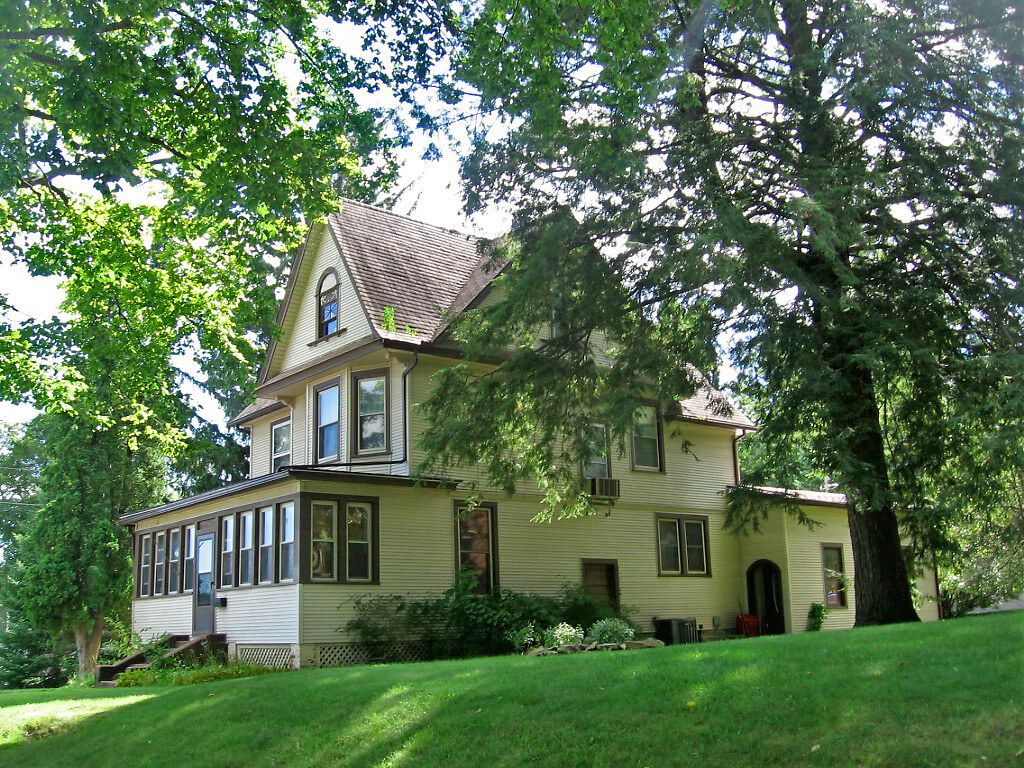 House on Upper Broadway, Decorah, Iowa Paul McClure Flickr