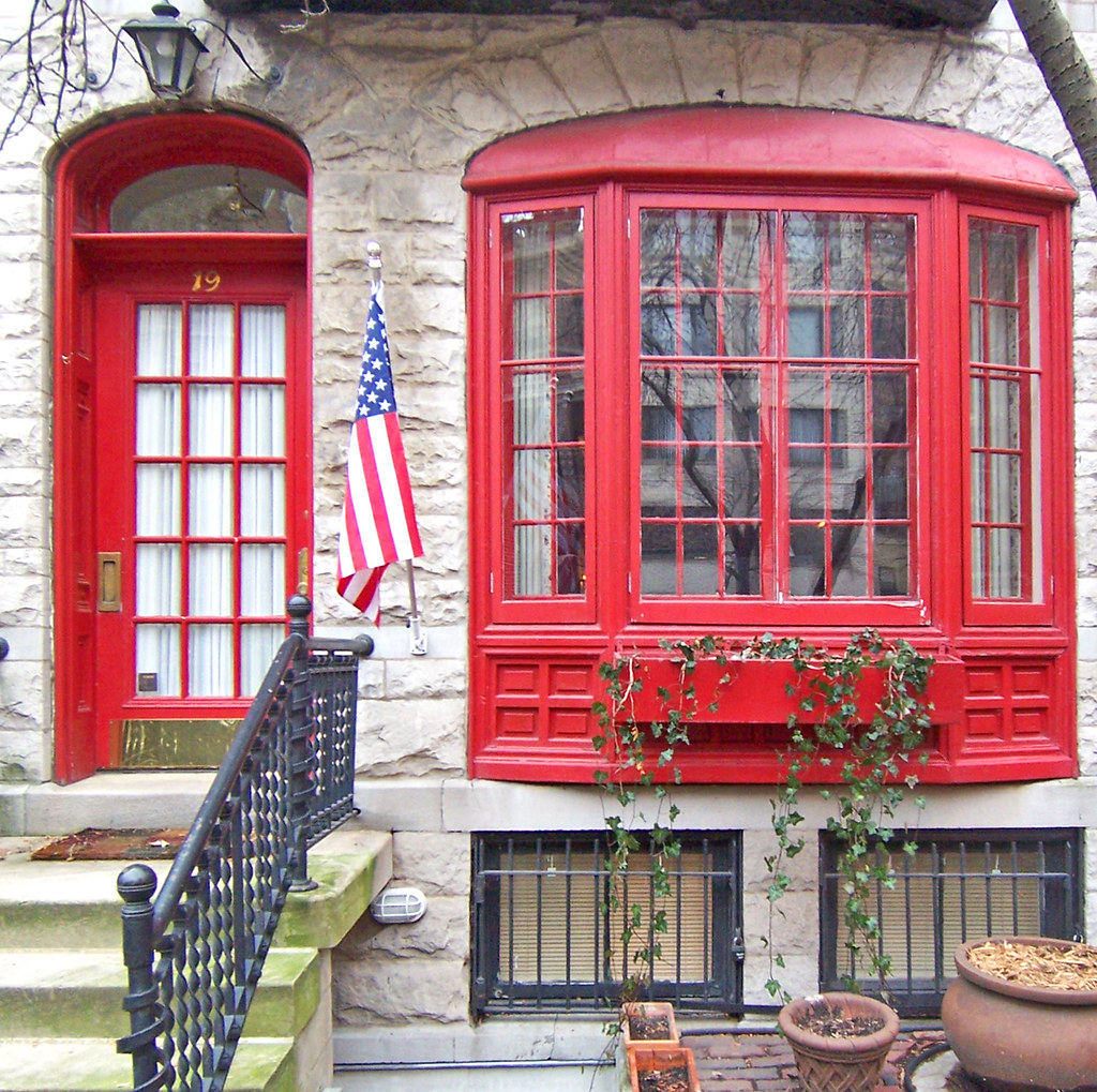 Red Door and Window Red door and window in the Gold Coast … Flickr