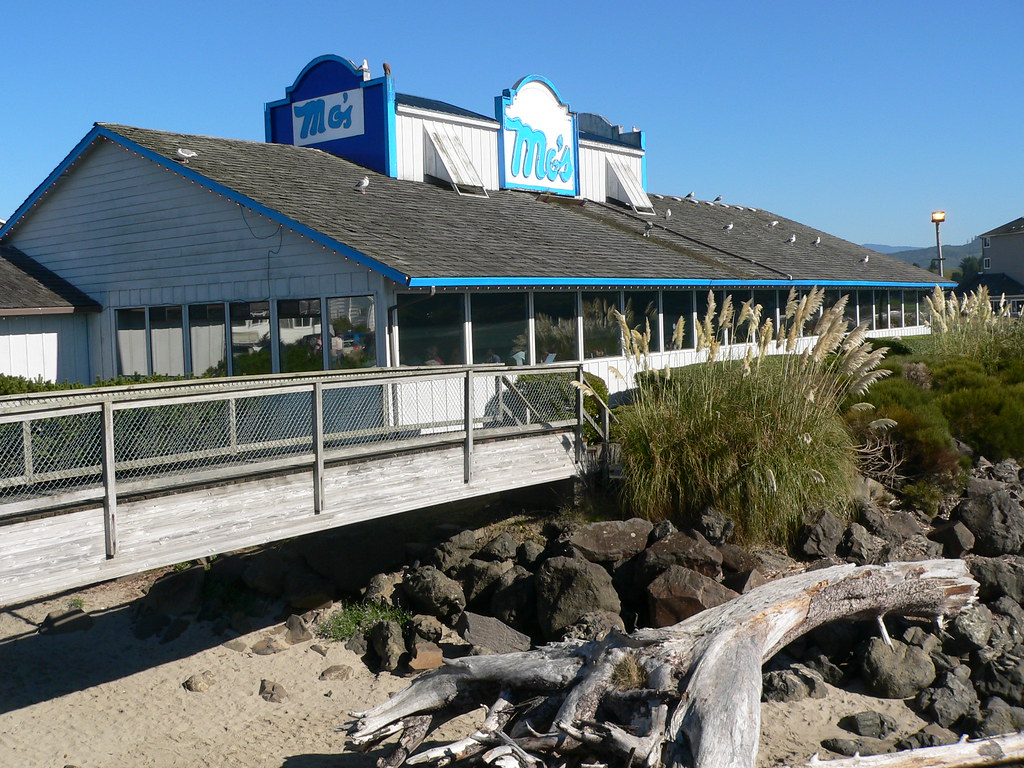 Mo's seafood restaurant in Lincoln City, Oregon Peter Batty Flickr