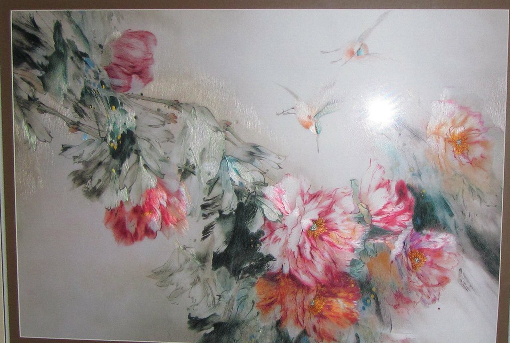 Chinese handmade silk embroidery flowers & birds painting a photo on