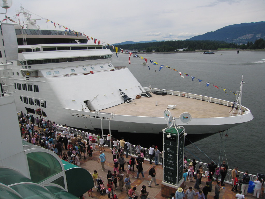 IMG_8034 Canada Place with cruise ship. zemistor Flickr