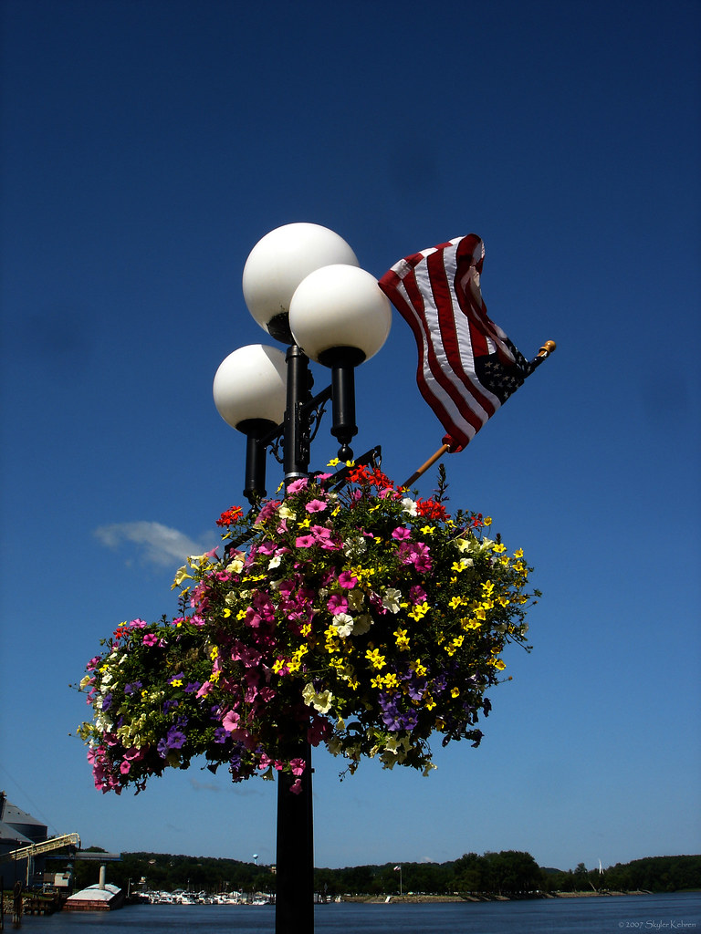 Flower Basket 01 Red Wing Classic hanging flower baskets i… Flickr