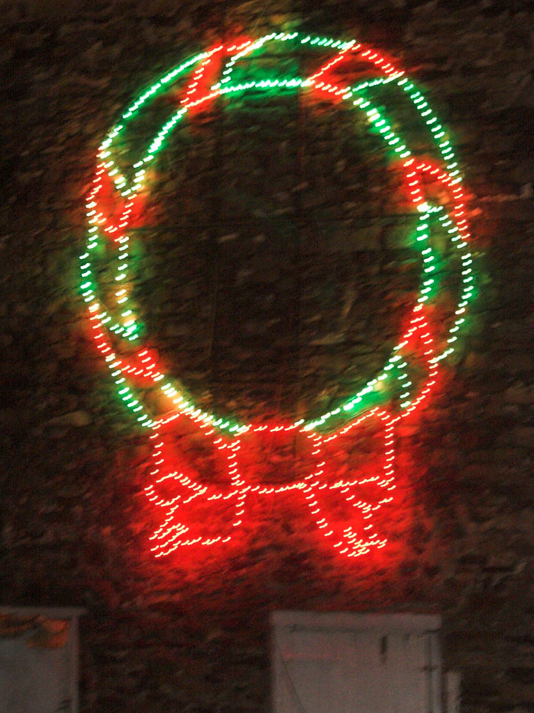 BS335 Wreath Christmas lights at Shady Brook Farm, Yardley… Flickr