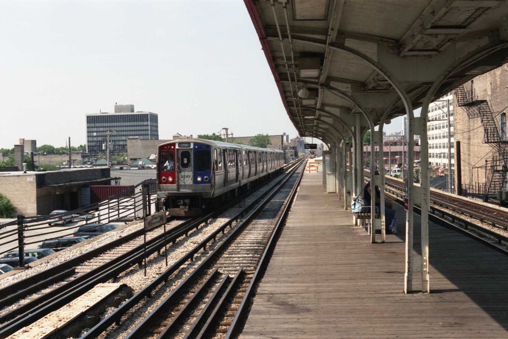 Lawrence Avenue L Station, Chicago, 2006 a photo on Flickriver
