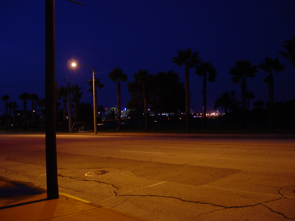 Daytona Beach, Florida at night. Daytona, Fl. Jose Rojas Flickr